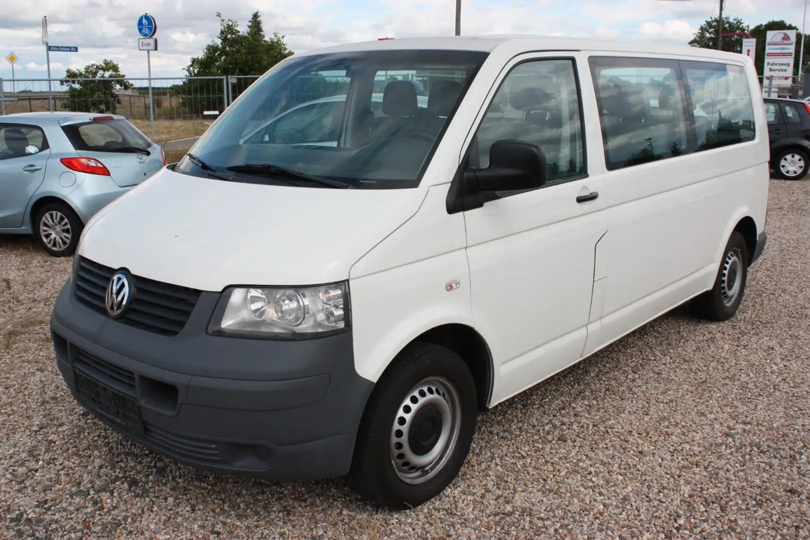 Volkswagen T5 Transporter T5 mit 9 Sitzen in gutem Zustand! Weiß - 2