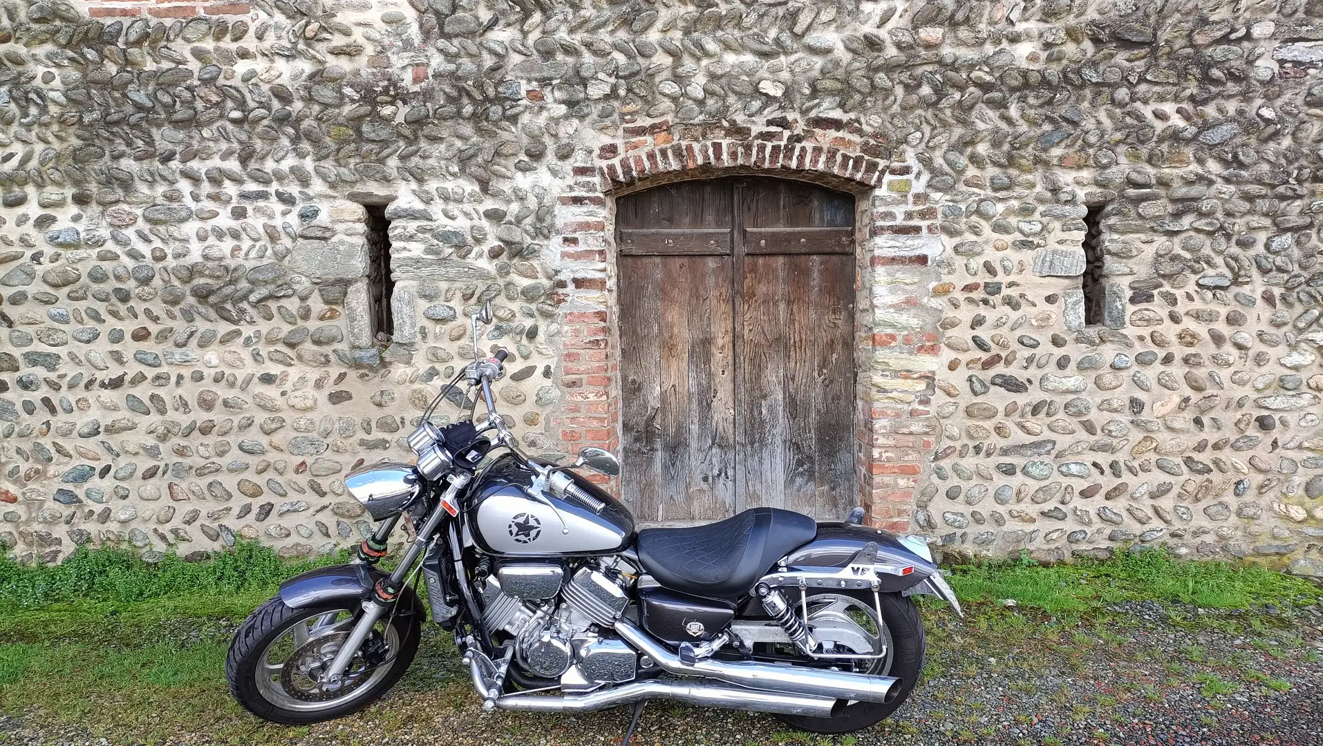 Honda VF 750 Custom Gris - 1