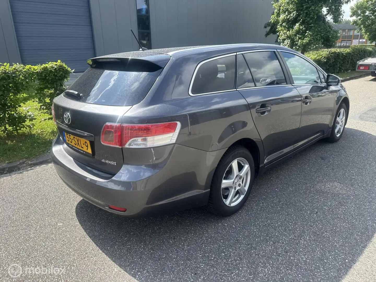 Toyota Avensis 1.8 VVTi Business Grijs - 2