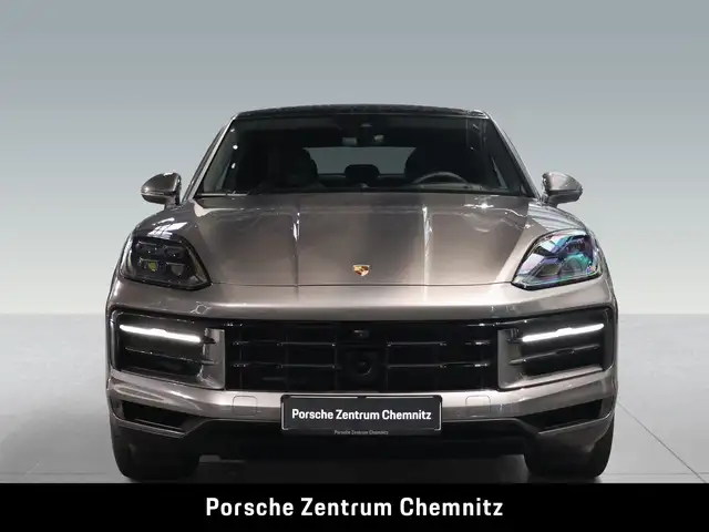 Porsche Cayenne view 4