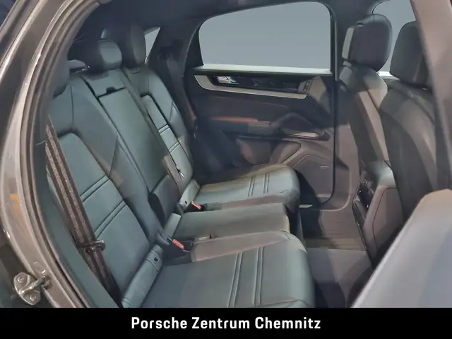 Porsche Cayenne view 8