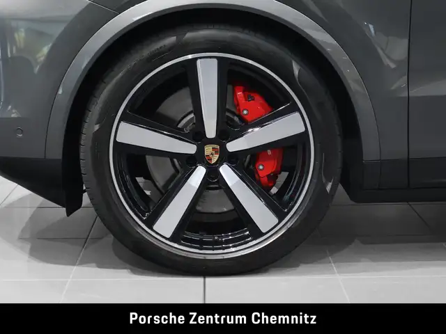 Porsche Cayenne view 6