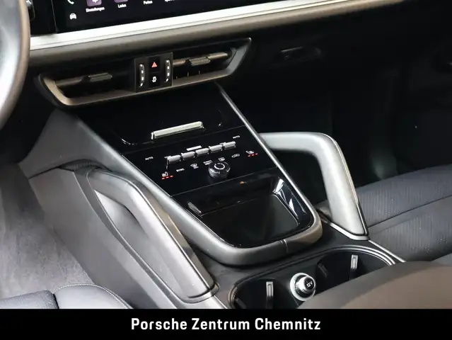 Porsche Cayenne view 14