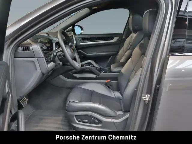 Porsche Cayenne view 12
