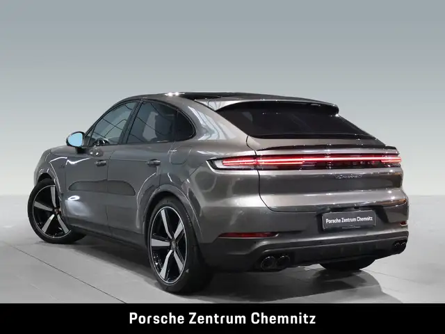 Porsche Cayenne view 3