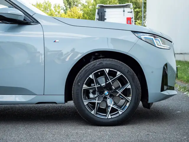 BMW X3 view 9
