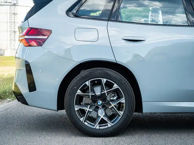 BMW X3 view 8