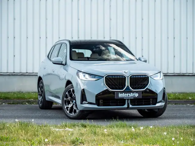 BMW X3 view 3