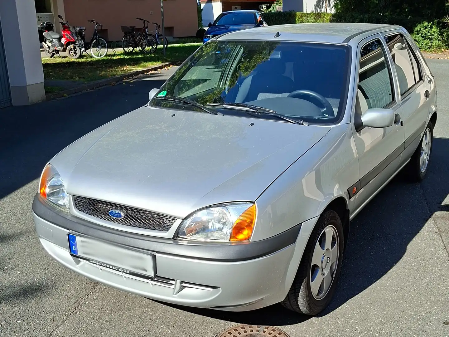Ford Fiesta Fiesta Futura 2 Silber - 1