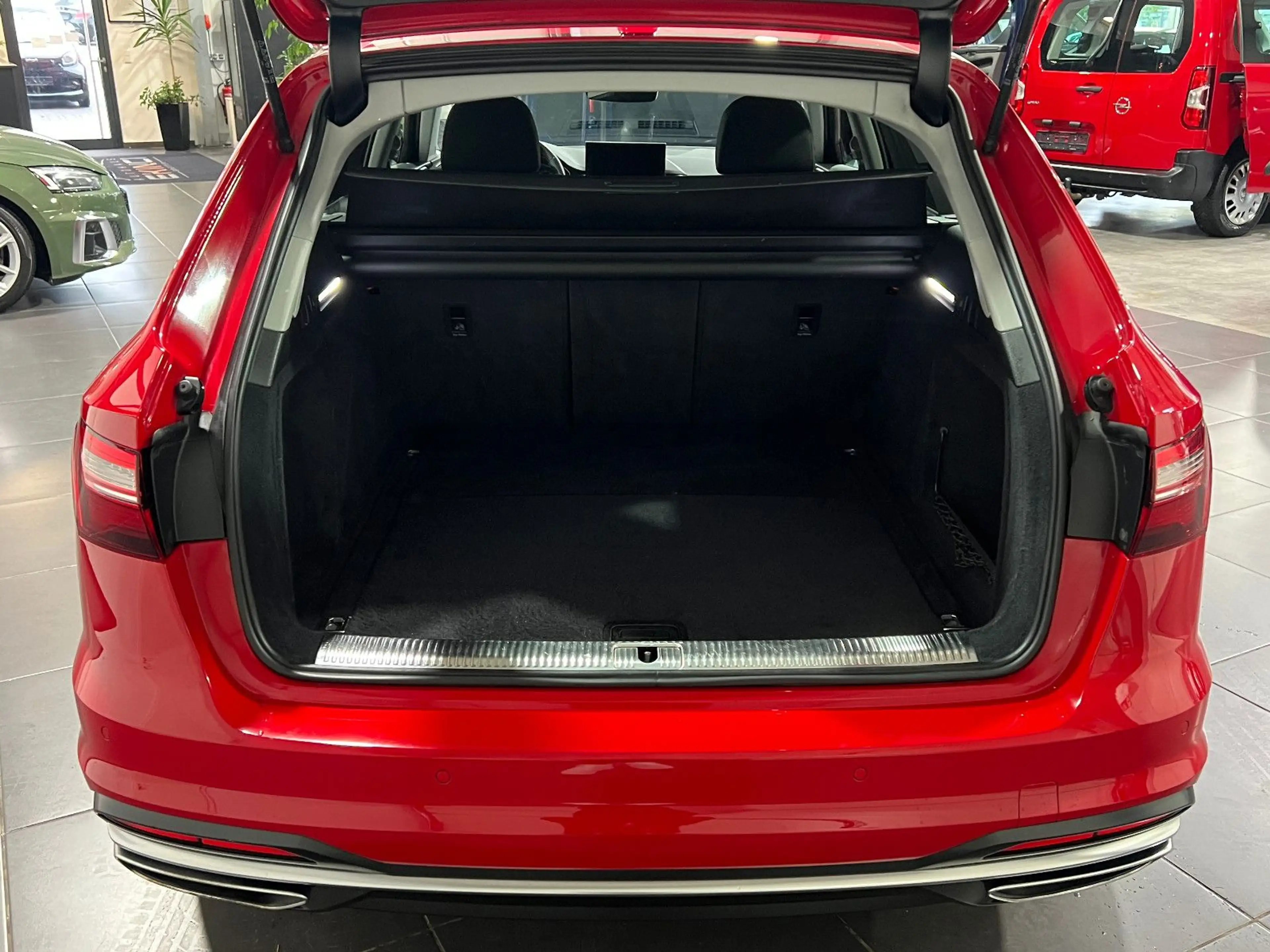 Audi A4 35 TDI Avant Automatik **Navi*LED*SHZ*PDC** — photo 9