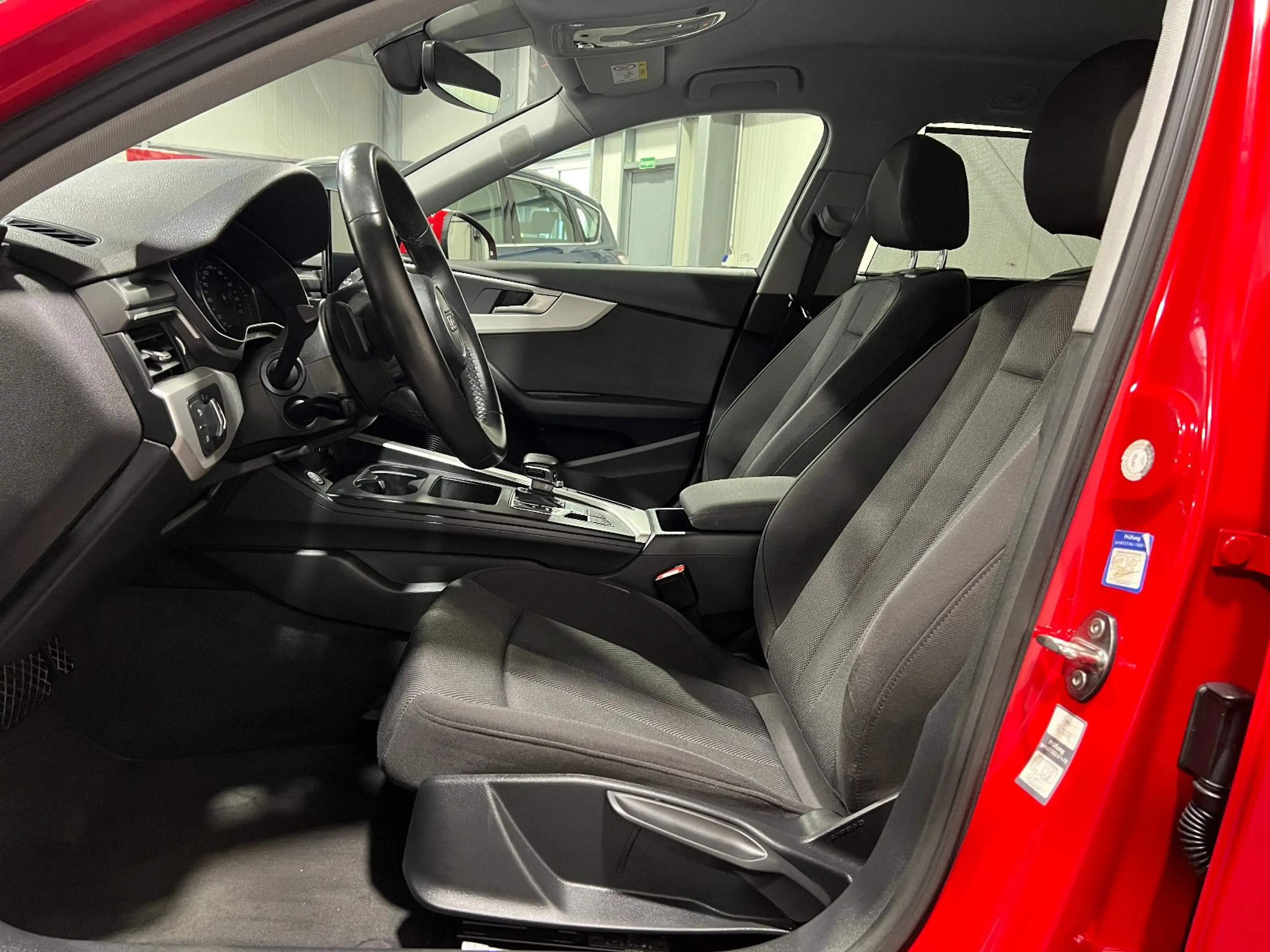 Audi A4 35 TDI Avant Automatik **Navi*LED*SHZ*PDC** — photo 14