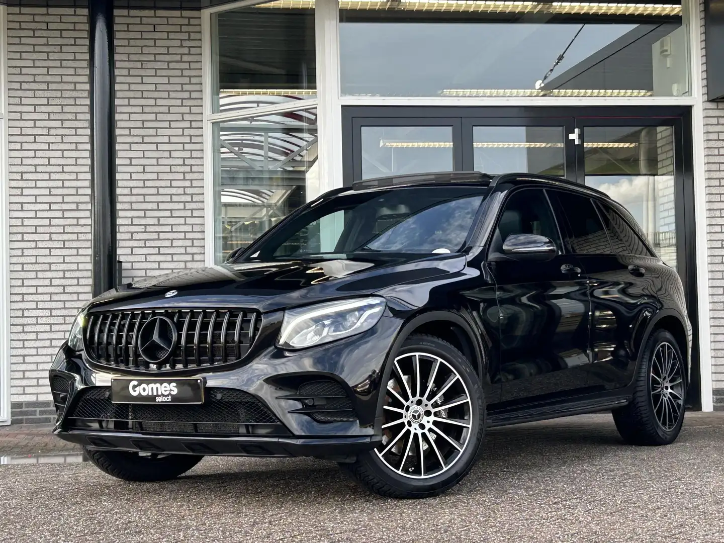 Mercedes-Benz GLC 250 4MATIC AMG | Panoramadak | Night Pakket Zwart - 2