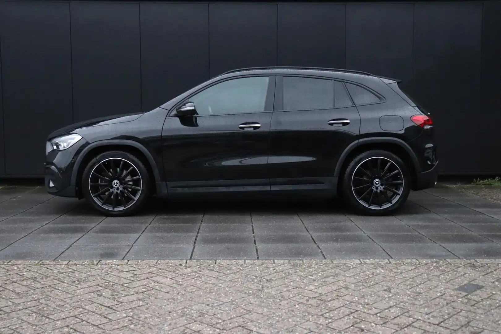 Mercedes-Benz GLA 180 AMG Line | PANO | CAMERA | NAVI | CRUISE | LMV | Noir - 2