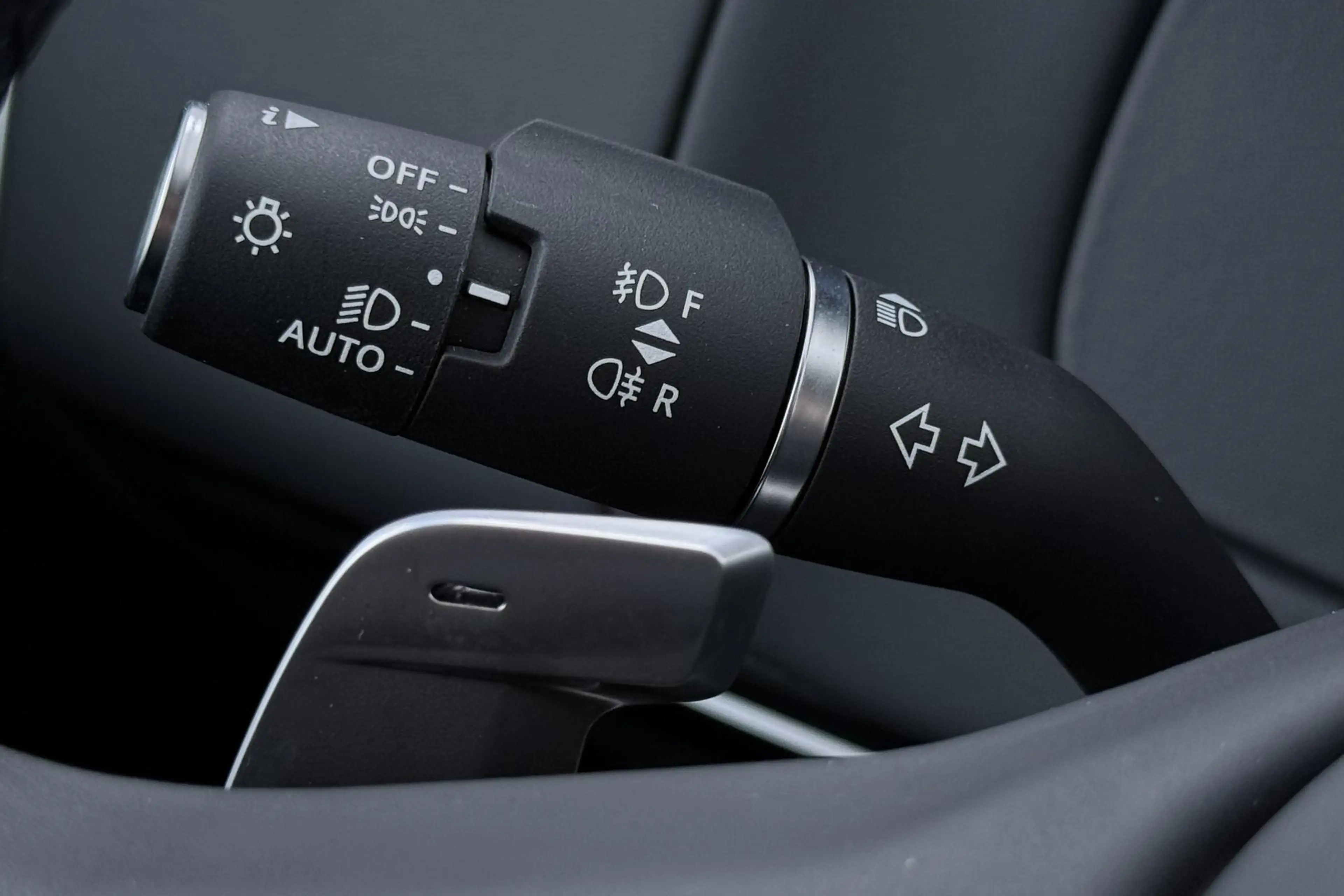 Land Rover Range Rover 3.0 P550e HSE | Meridian 3D | Shadow Exterior Pack — photo 40