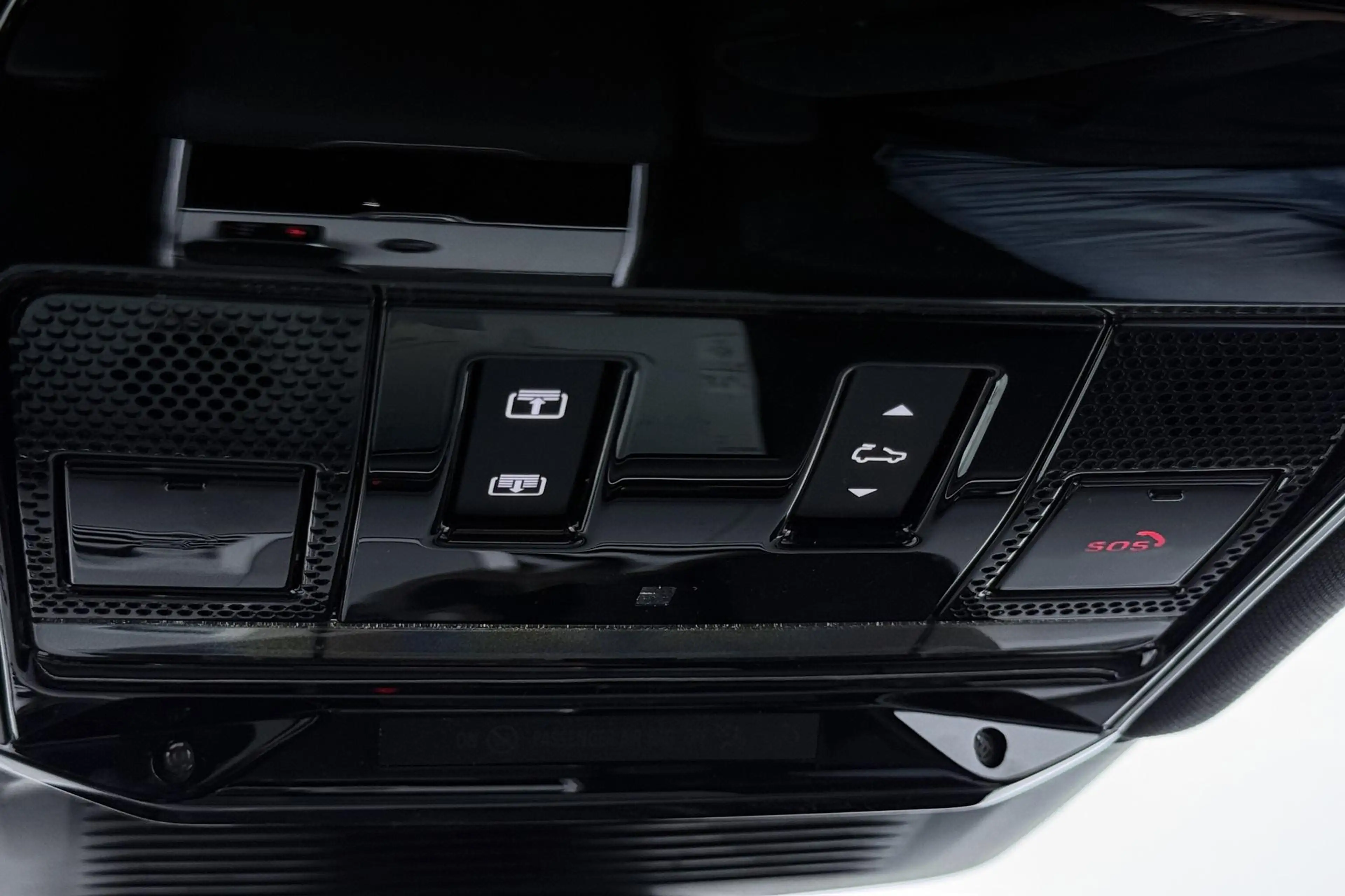 Land Rover Range Rover 3.0 P550e HSE | Meridian 3D | Shadow Exterior Pack — photo 36