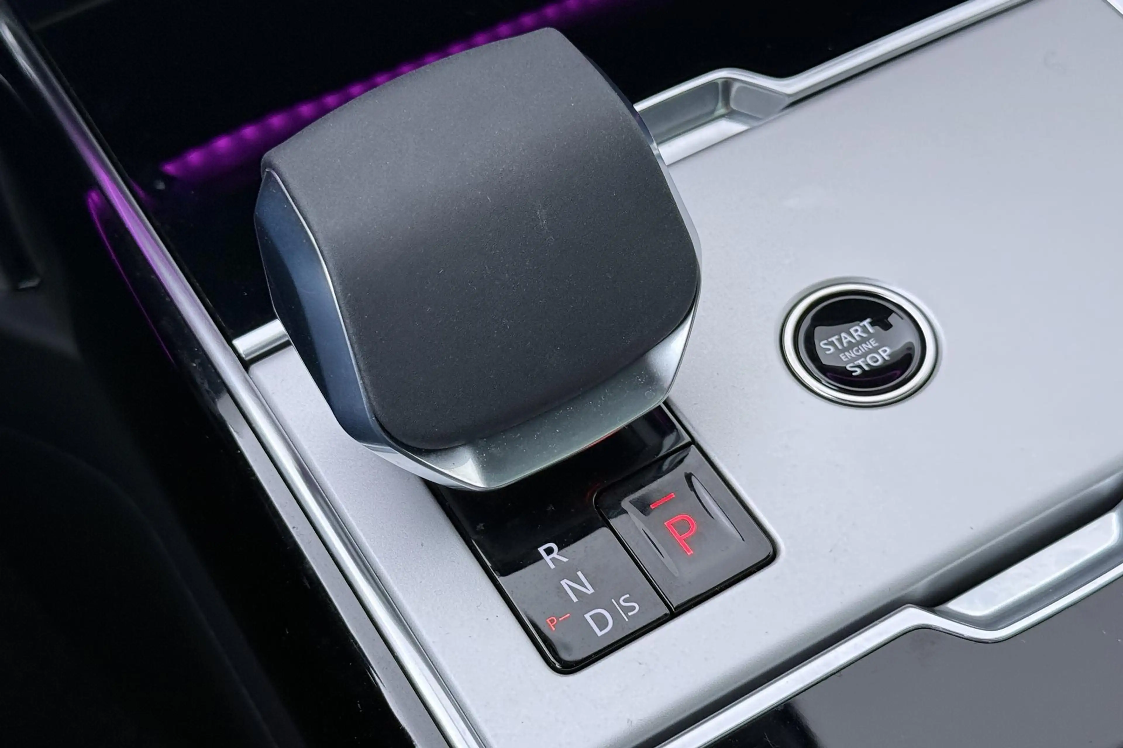 Land Rover Range Rover 3.0 P550e HSE | Meridian 3D | Shadow Exterior Pack — photo 37