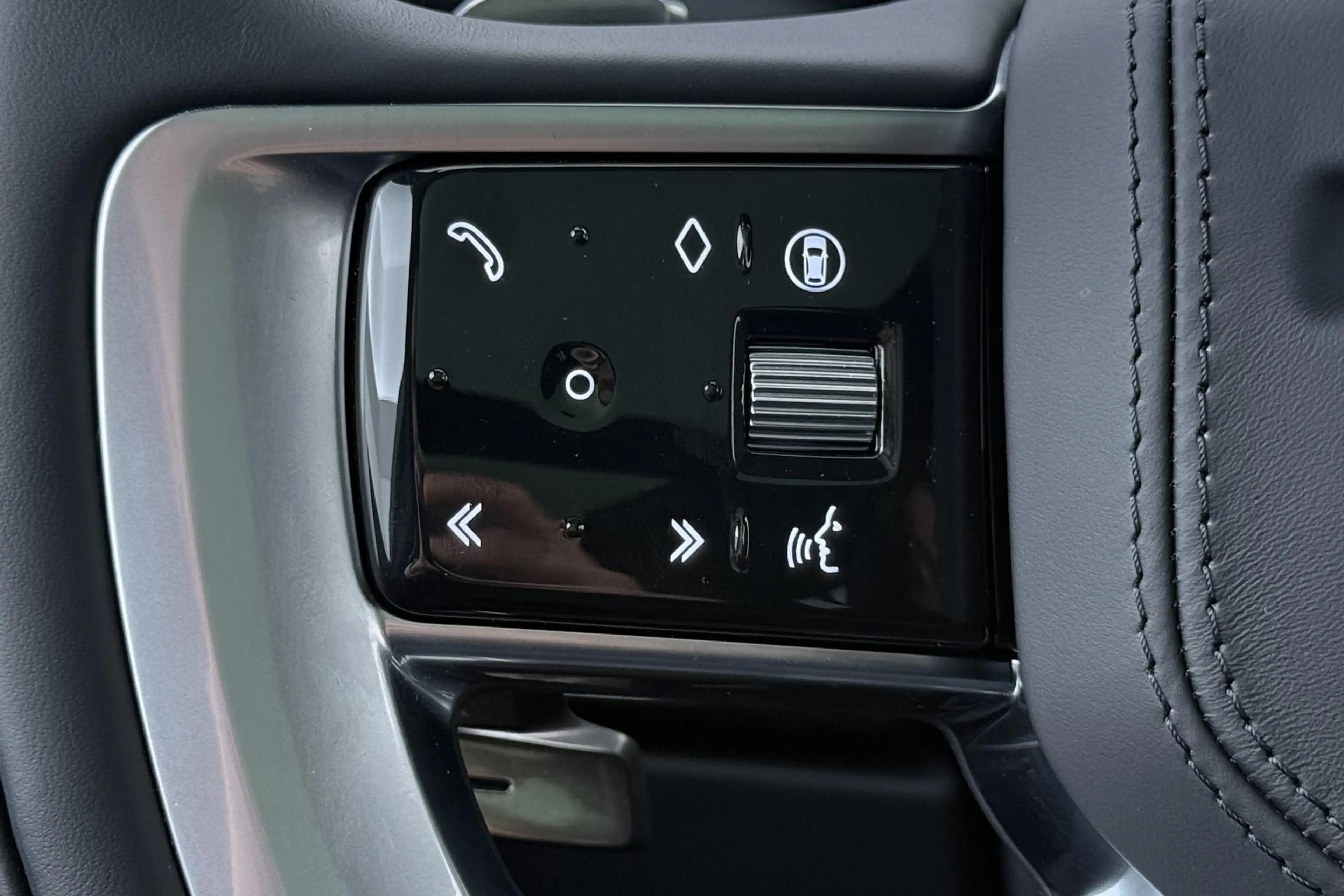 Land Rover Range Rover 3.0 P550e HSE | Meridian 3D | Shadow Exterior Pack — photo 38