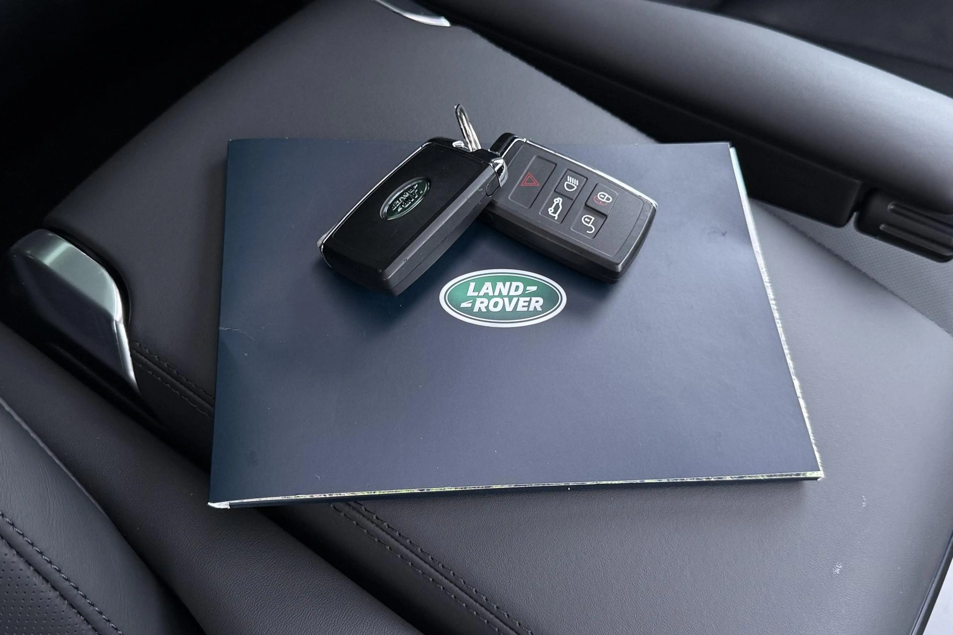 Land Rover Range Rover 3.0 P550e HSE | Meridian 3D | Shadow Exterior Pack — photo 18