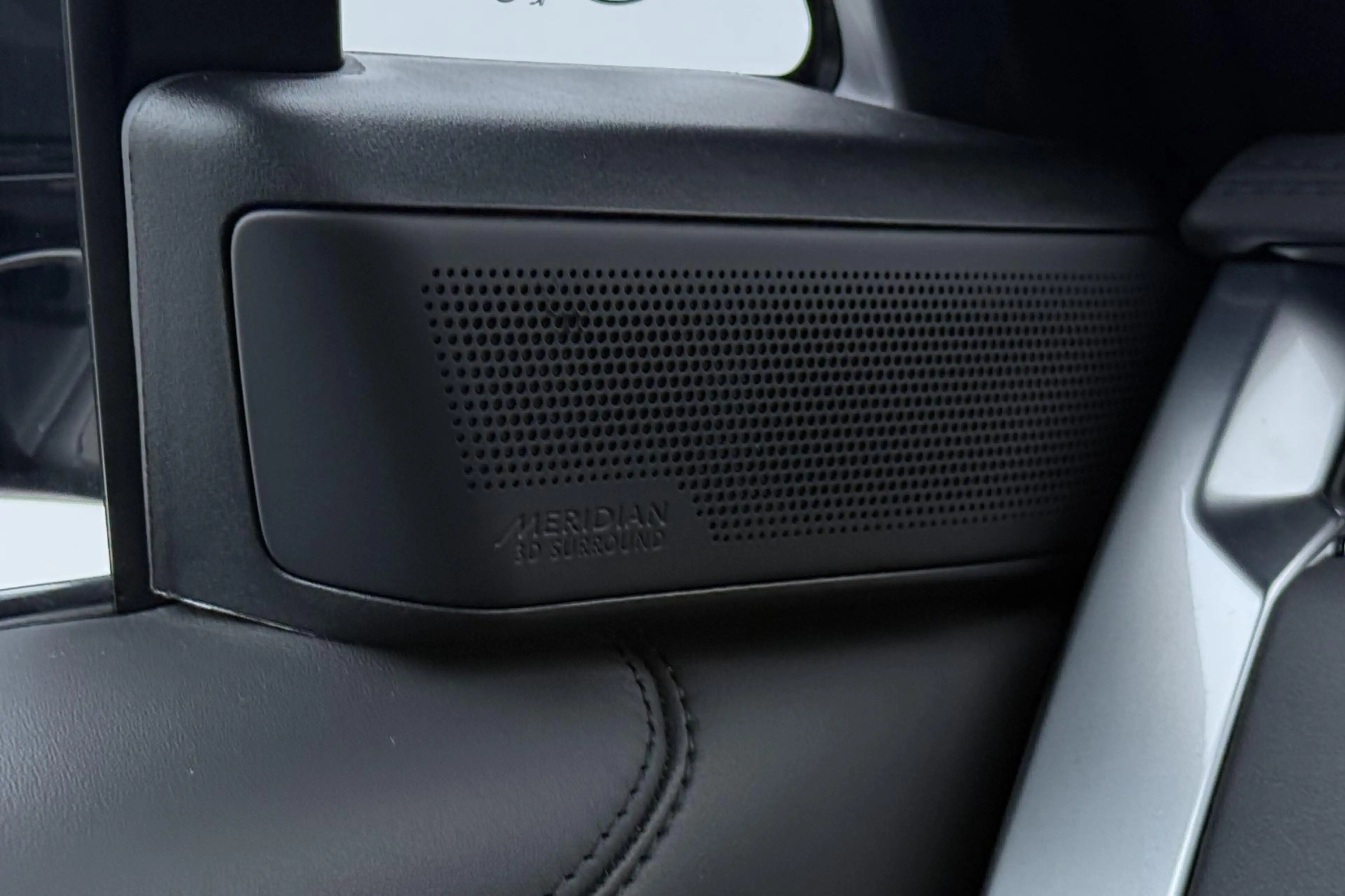 Land Rover Range Rover 3.0 P550e HSE | Meridian 3D | Shadow Exterior Pack — photo 12