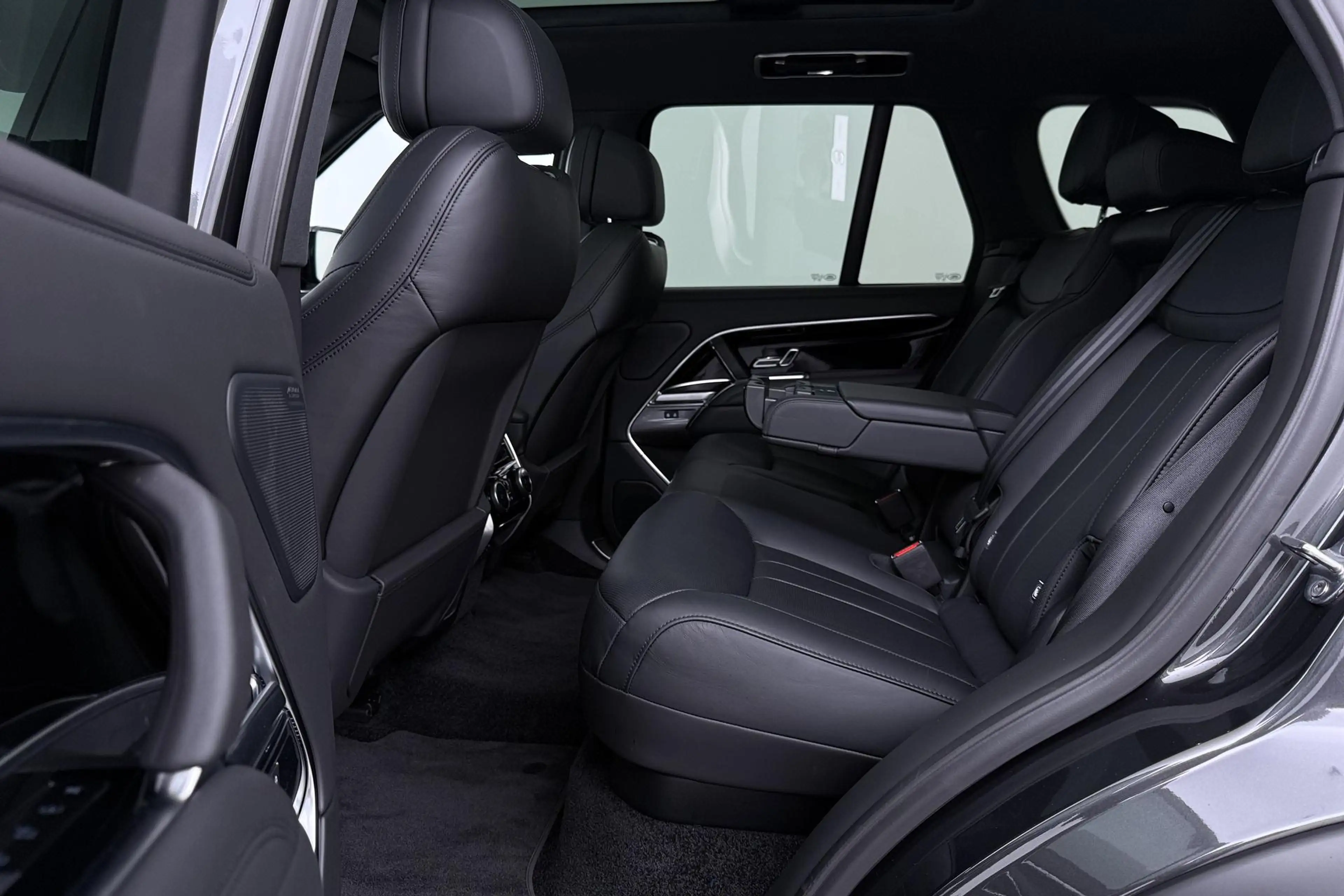 Land Rover Range Rover 3.0 P550e HSE | Meridian 3D | Shadow Exterior Pack — photo 45
