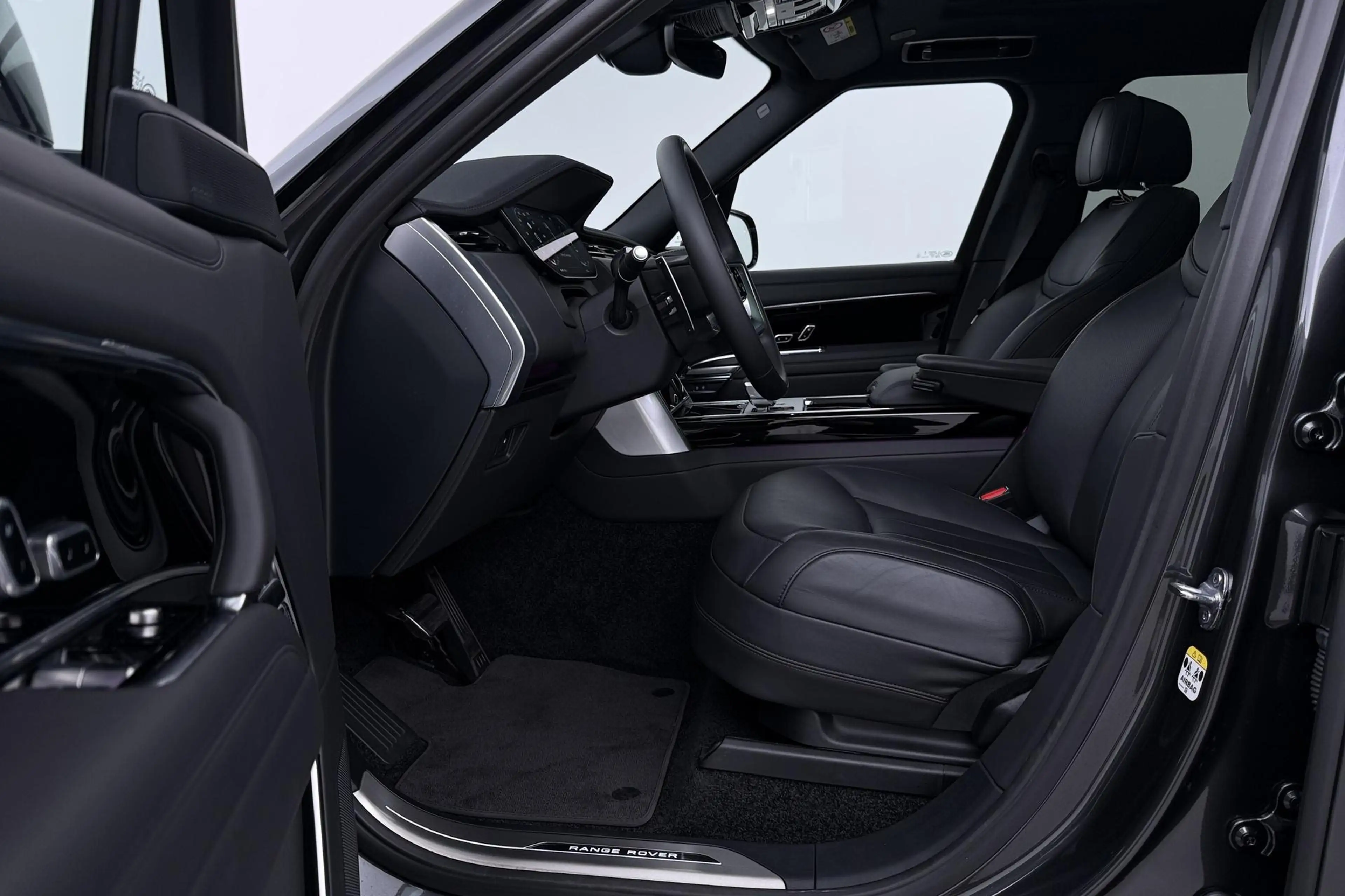Land Rover Range Rover 3.0 P550e HSE | Meridian 3D | Shadow Exterior Pack — photo 3