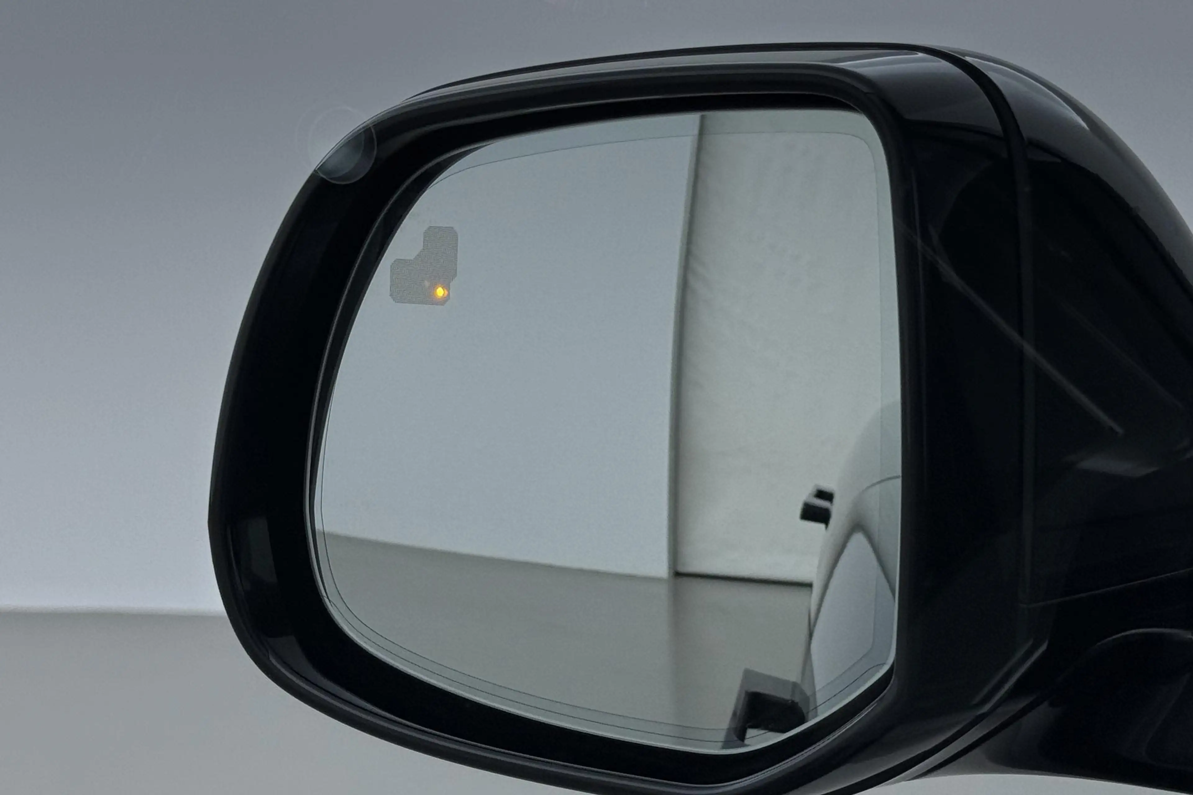 Land Rover Range Rover 3.0 P550e HSE | Meridian 3D | Shadow Exterior Pack — photo 42