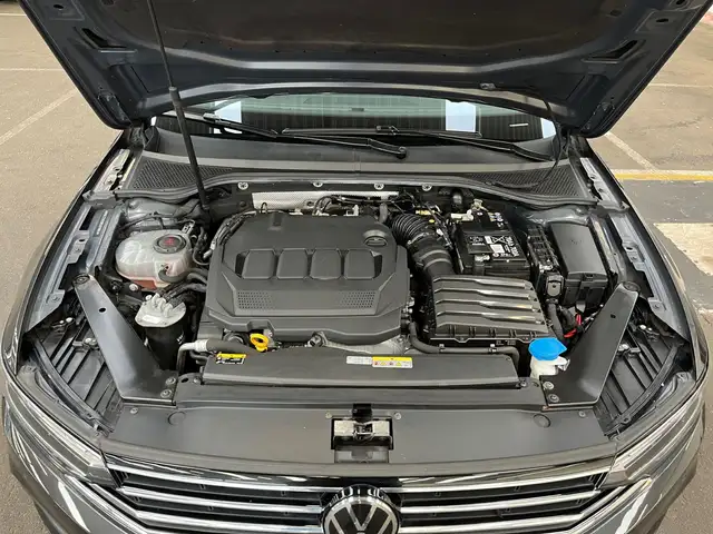 Volkswagen Passat view 12