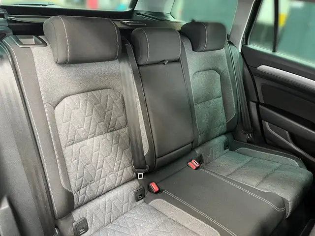 Volkswagen Passat view 9