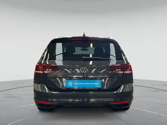 Volkswagen Passat view 6