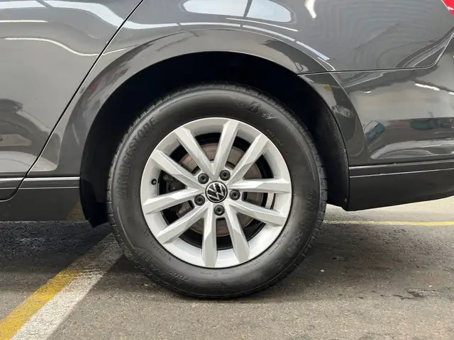 Volkswagen Passat view 7