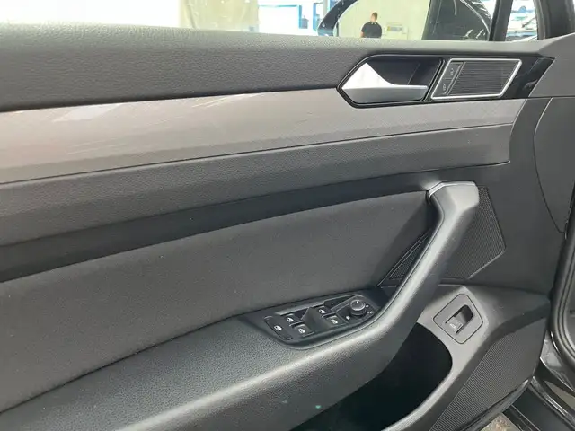 Volkswagen Passat view 16