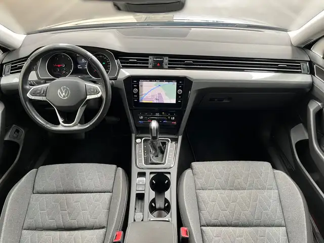 Volkswagen Passat view 8