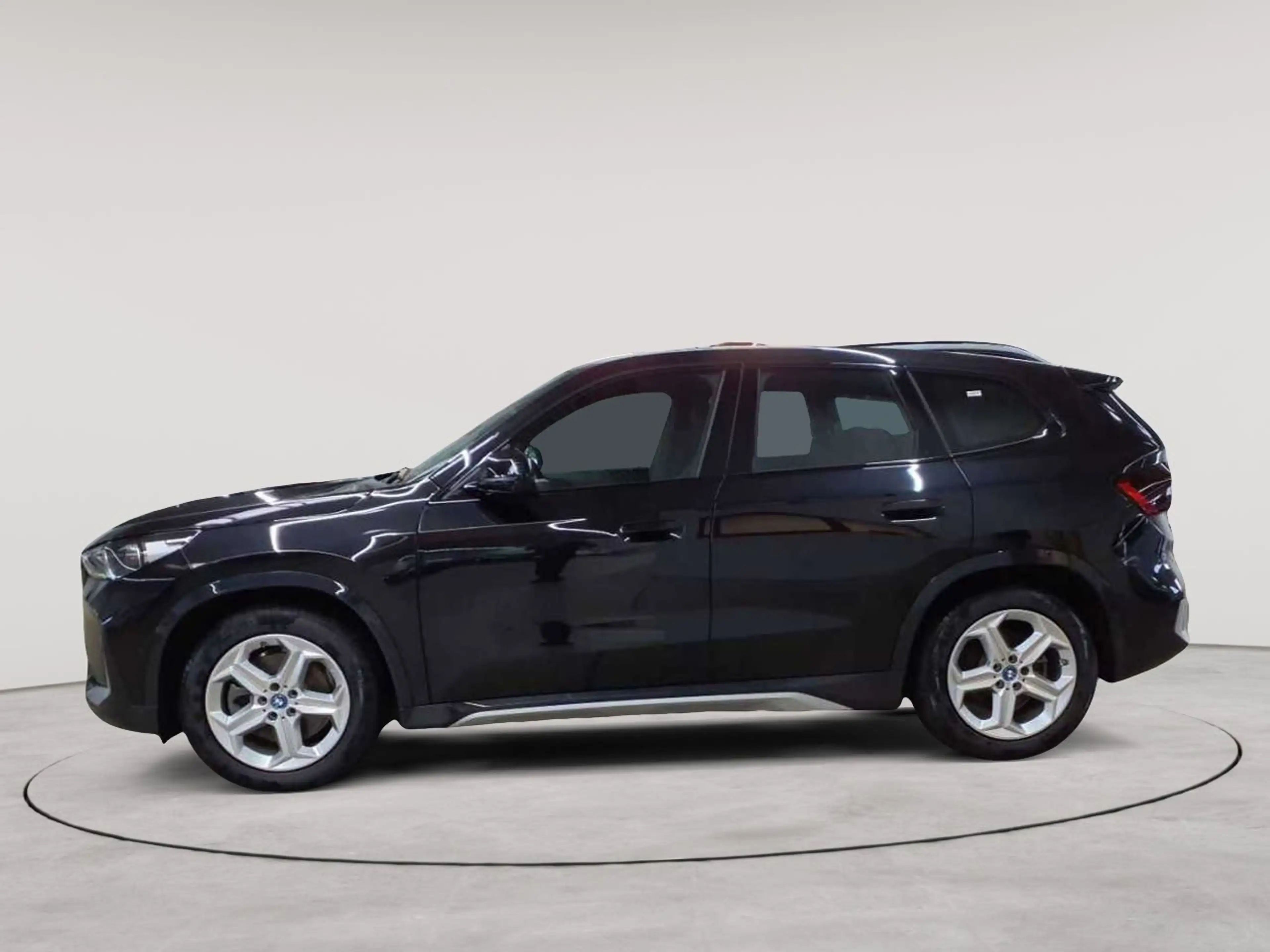 BMW iX1 xDrive30 xLine — photo 6