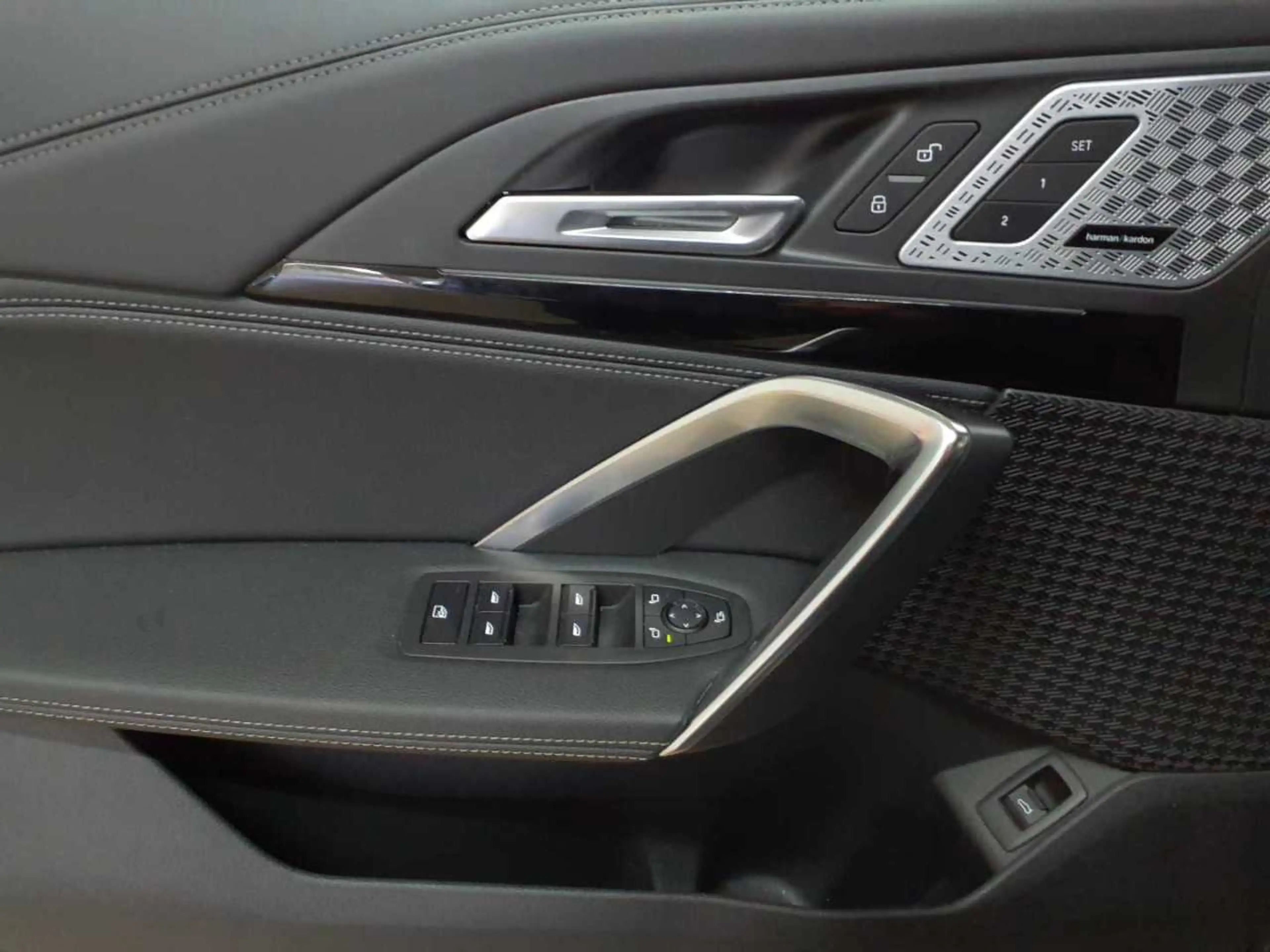 BMW iX1 xDrive30 xLine — photo 19