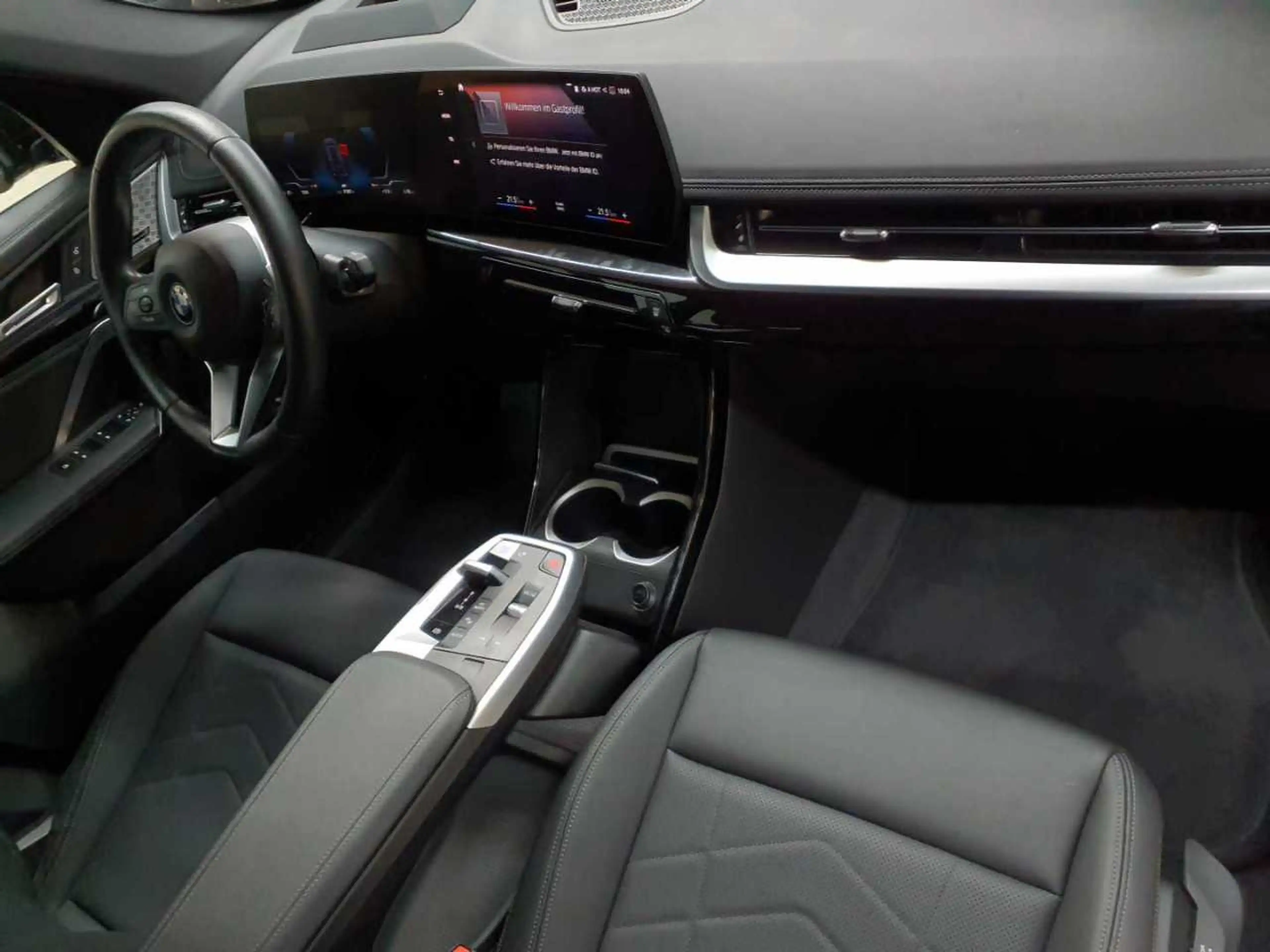 BMW iX1 xDrive30 xLine — photo 9