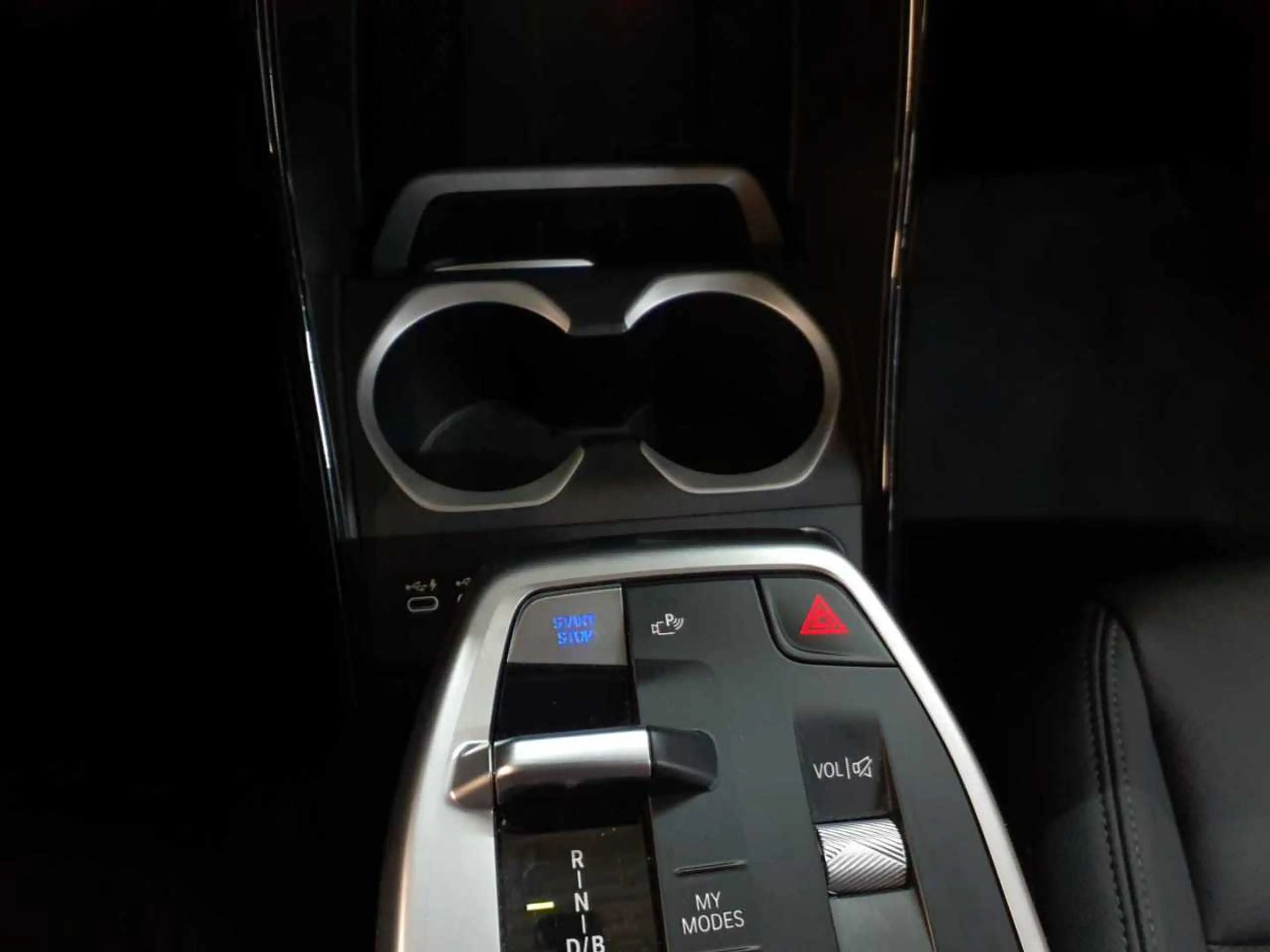 BMW iX1 xDrive30 xLine — photo 10
