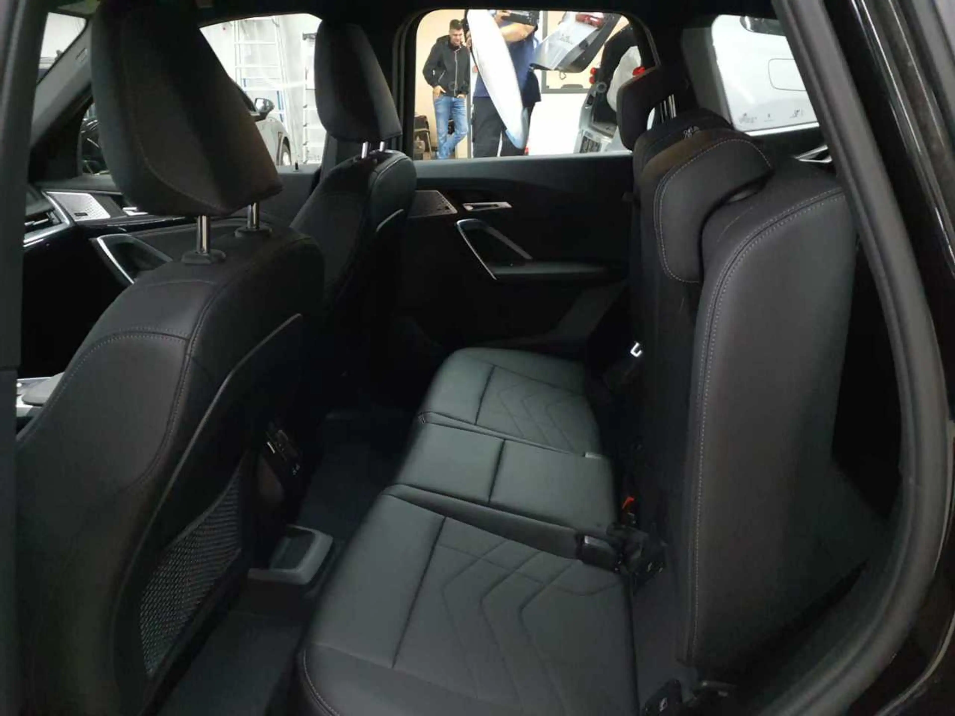 BMW iX1 xDrive30 xLine — photo 13