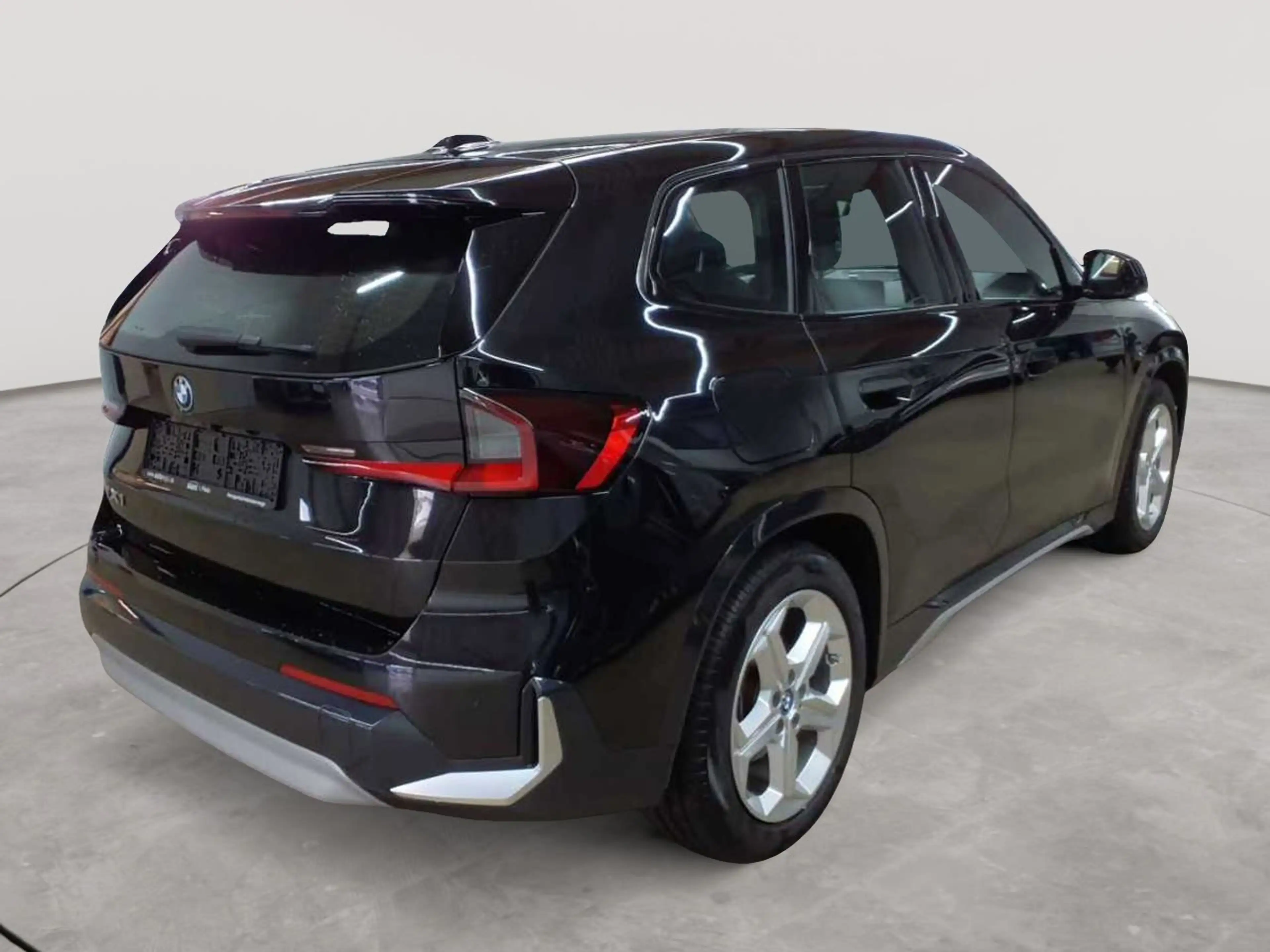 BMW iX1 xDrive30 xLine — photo 4