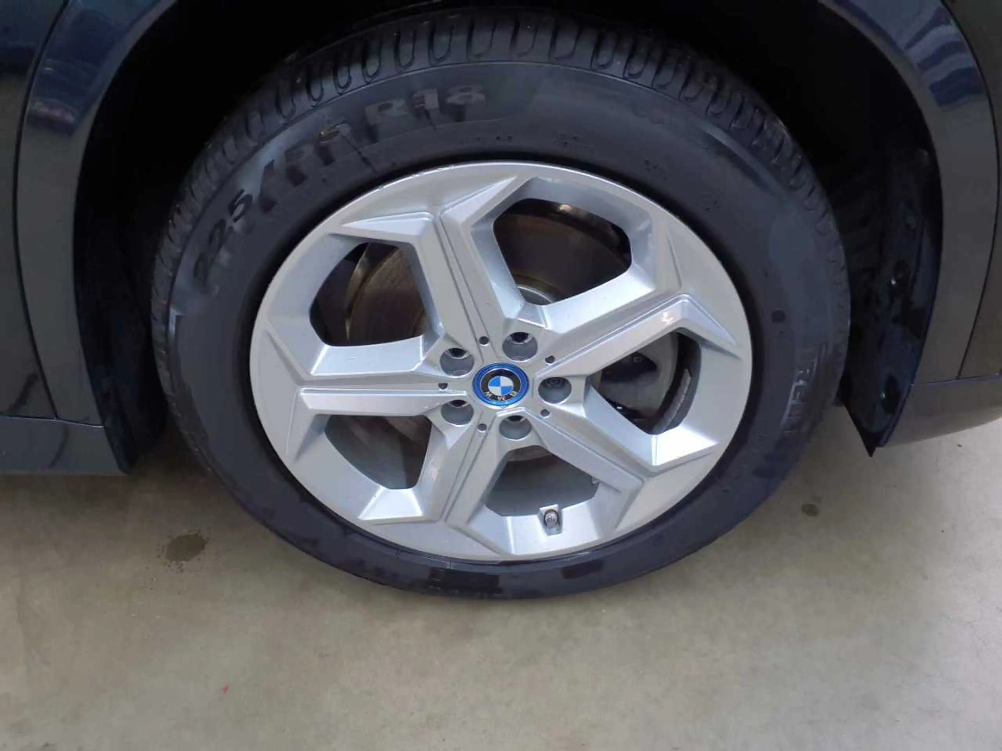BMW iX1 xDrive30 xLine — photo 17
