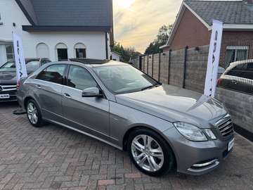 CDI-BERLINE-AUTOMATIQUE 7G-TR-AVANTGARDE-TOIT PANORAMIQUE-CARNET ENTRETIEN COMPLÈT MERCEDES-1 AN DE GARANTIE-ÉTAT NEUF!