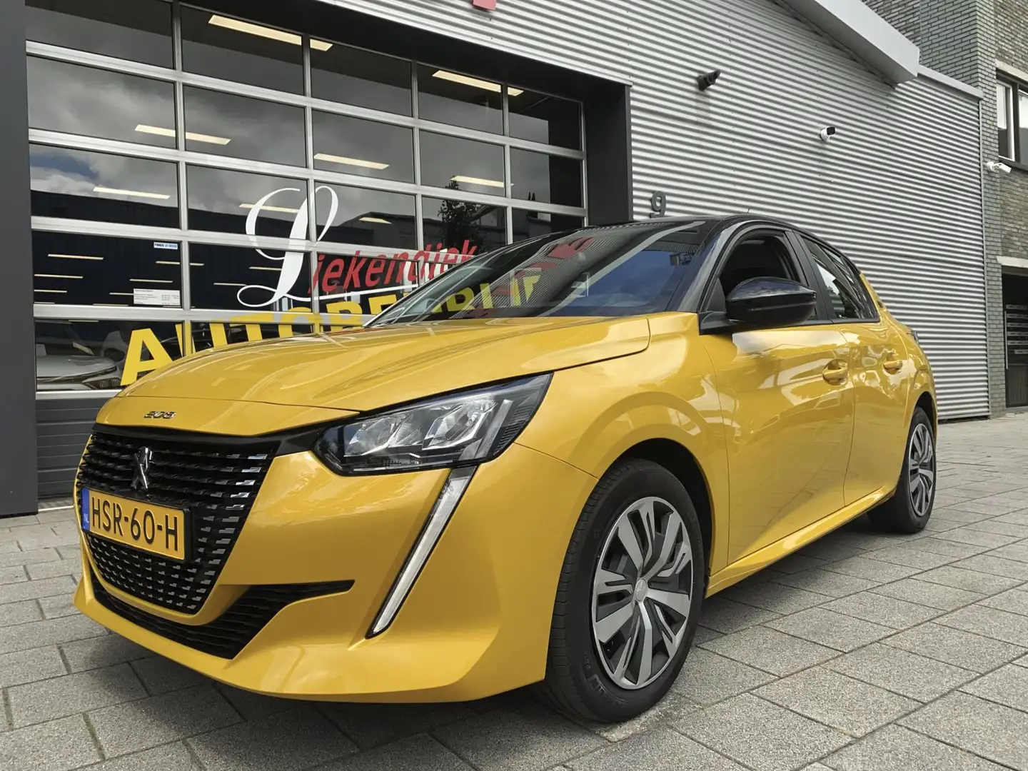 Peugeot 208 1.2 PureTech Active Pack - Apple CarPlay / Navigat Geel - 1