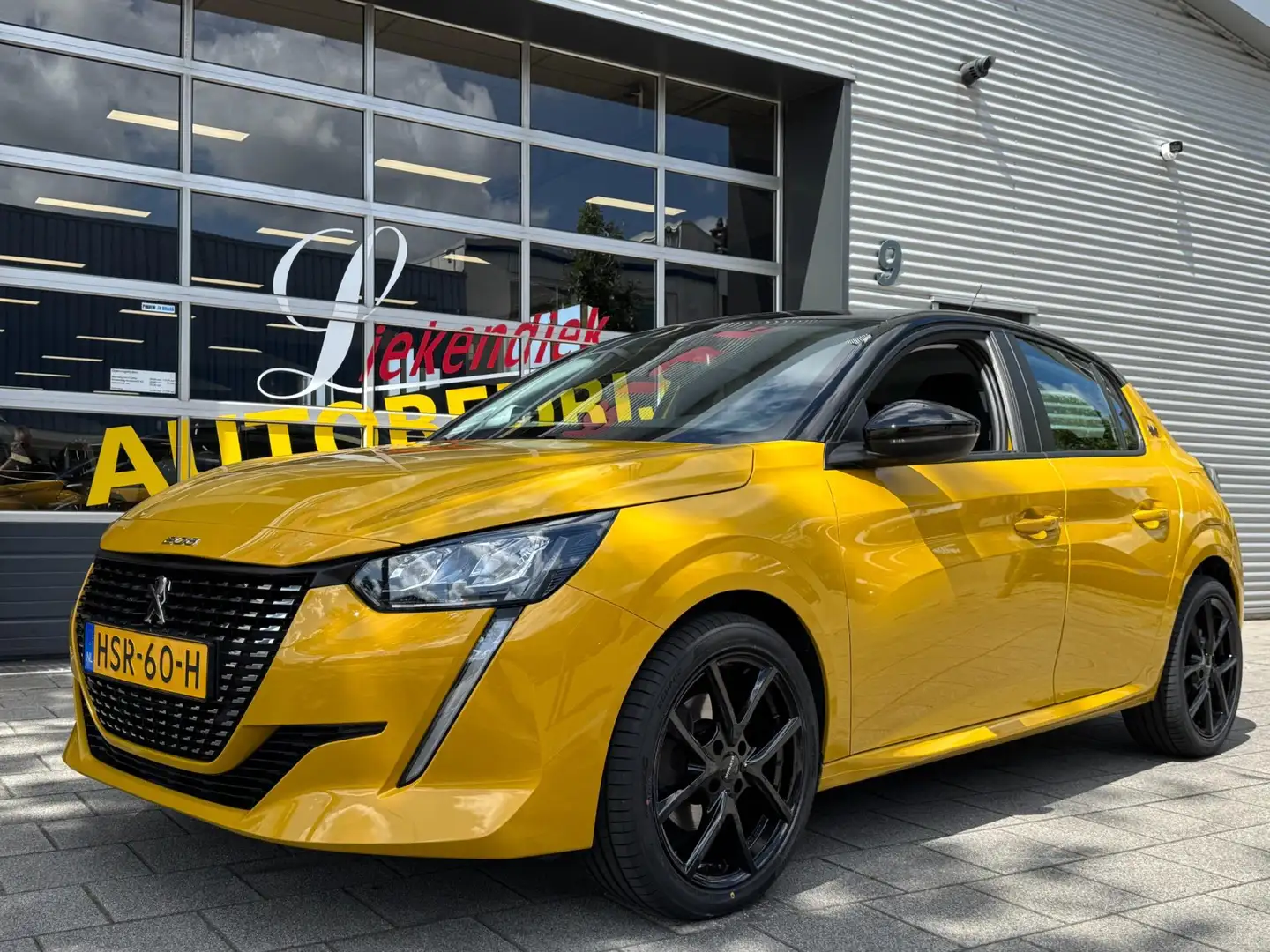 Peugeot 208 1.2 PureTech Active Pack - Apple CarPlay/Navigatie Gelb - 1