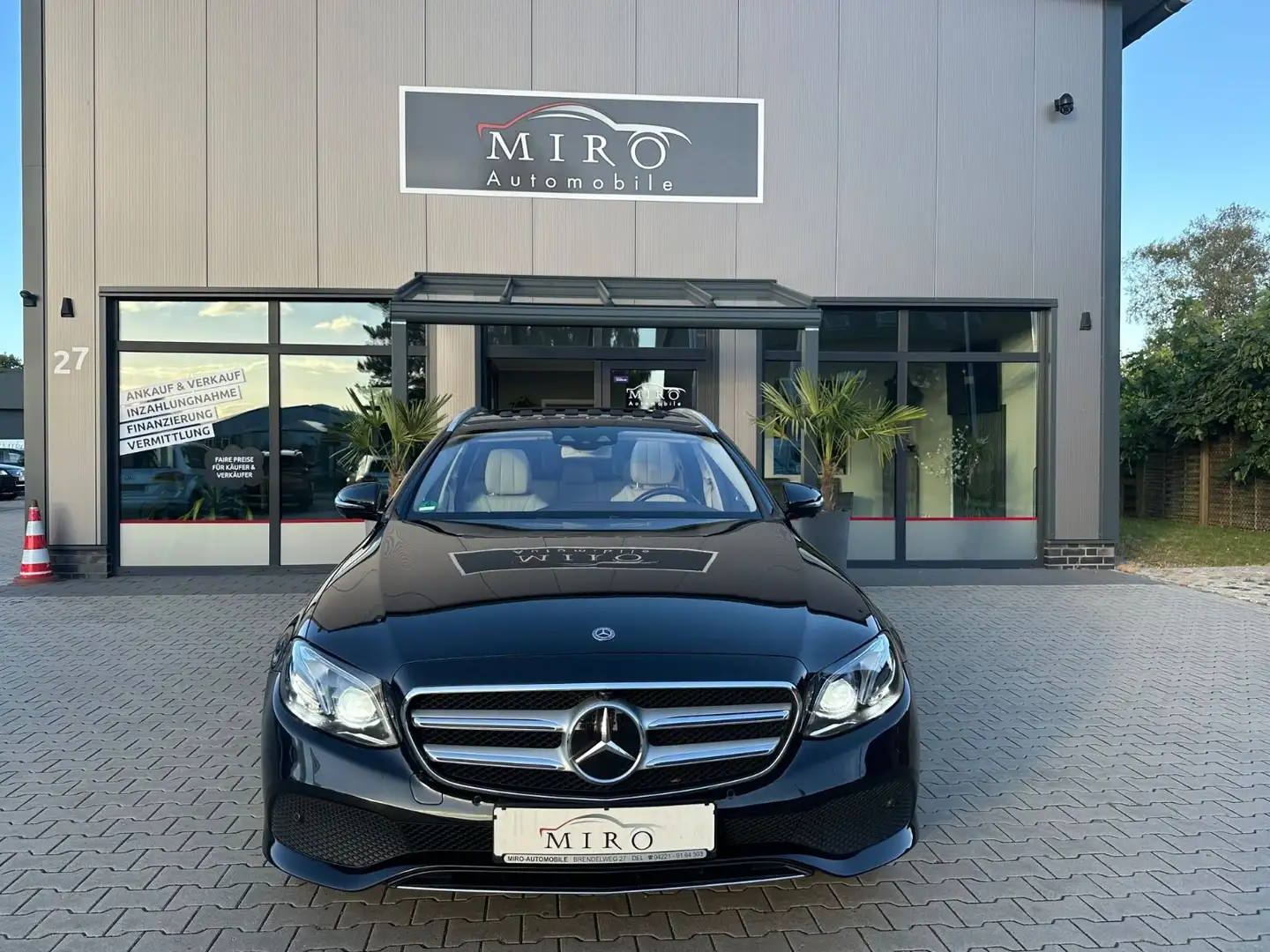 Mercedes-Benz E 220 d 4MATIC T All-Terrain Autom. Schwarz - 2