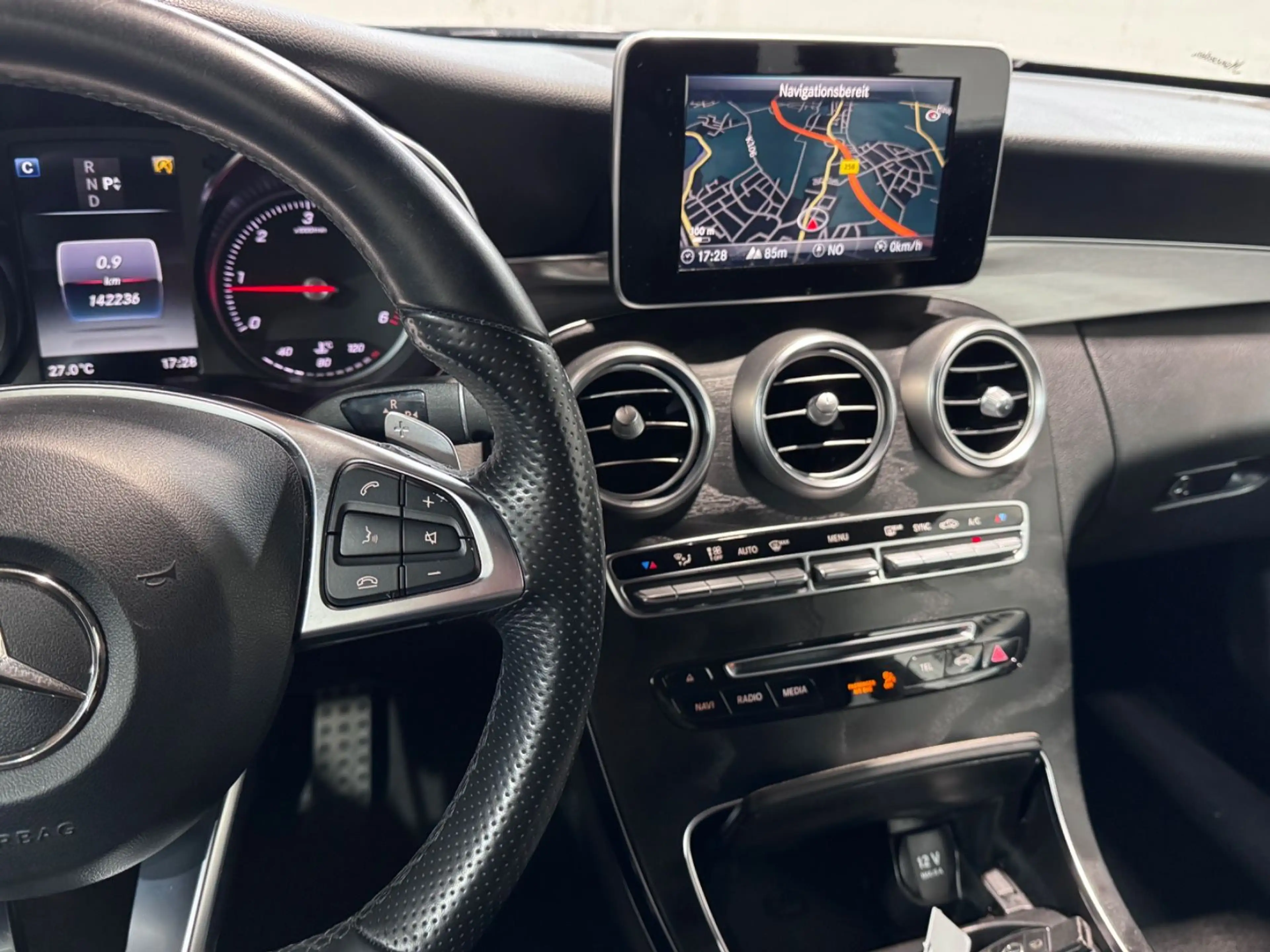 Mercedes-Benz C 250 d Coupe *AMG* — photo 4