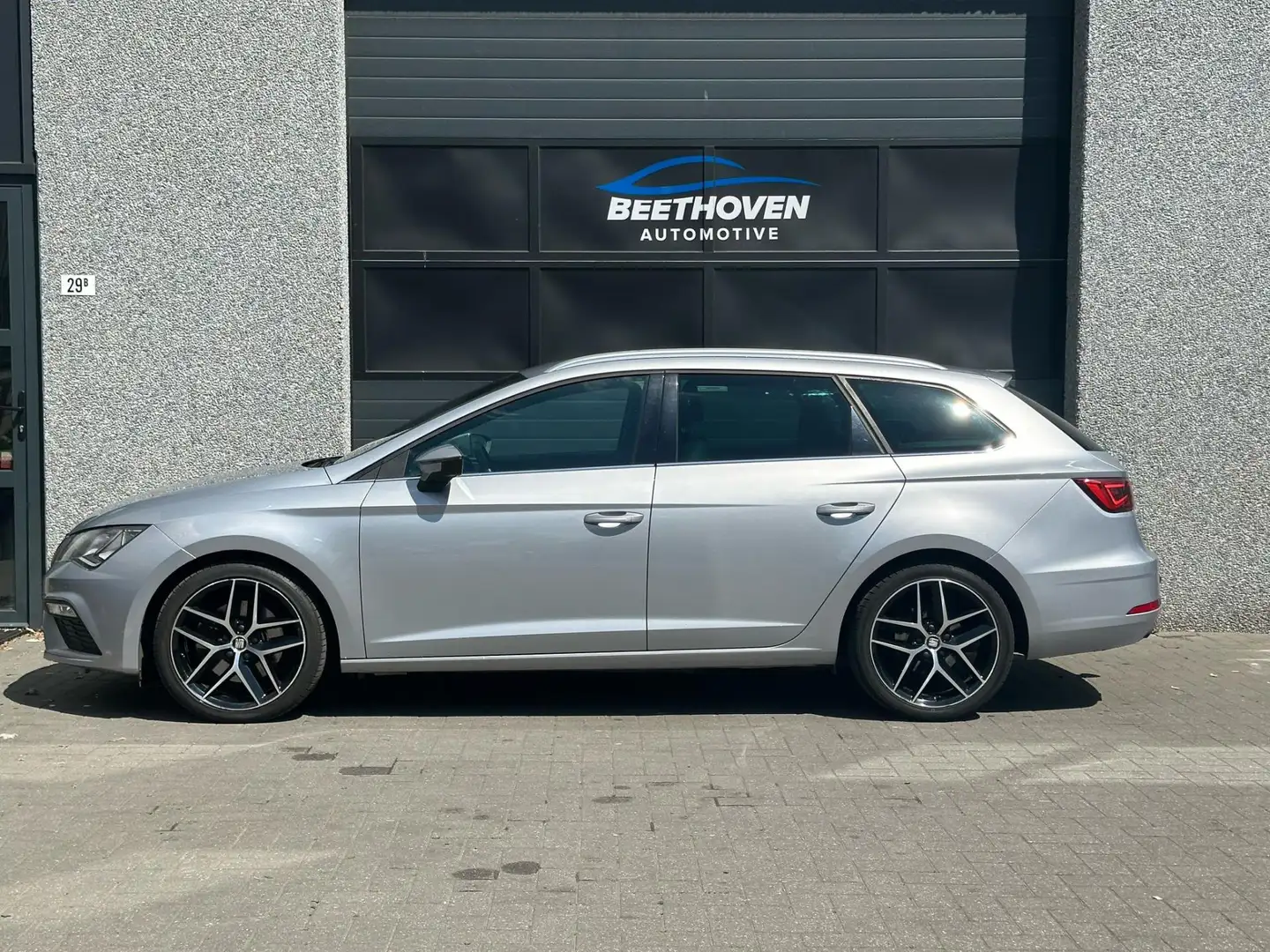 SEAT Leon ST 1.4 EcoTSI FR Business Intense Grau - 2