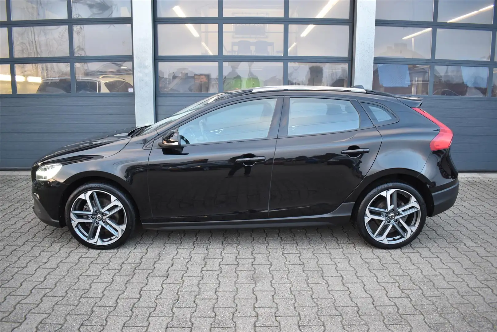 Volvo V40 Cross Country 1.5 T3 152pk Geartronic Nordic+ Black - 2