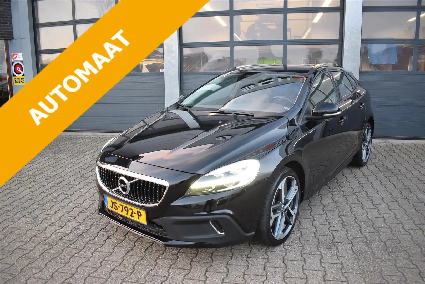 Volvo V40 Cross Country 1.5 T3 152pk Geartronic Nordic+ Black - 1