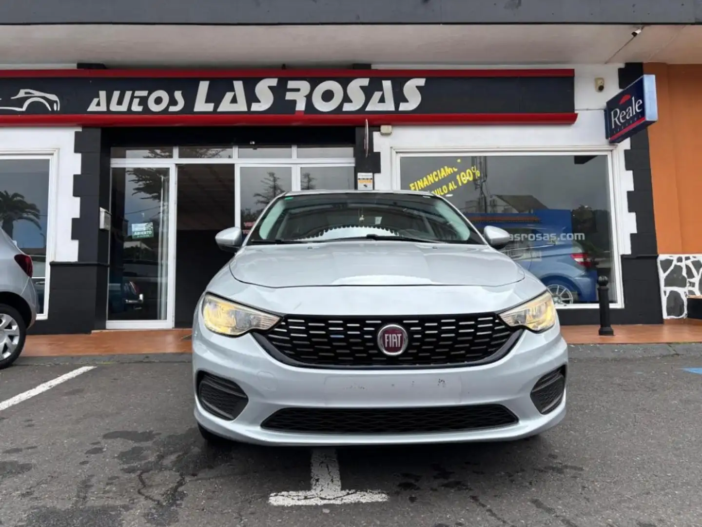 Fiat Tipo Sedán 1.4 Easy Gris - 2