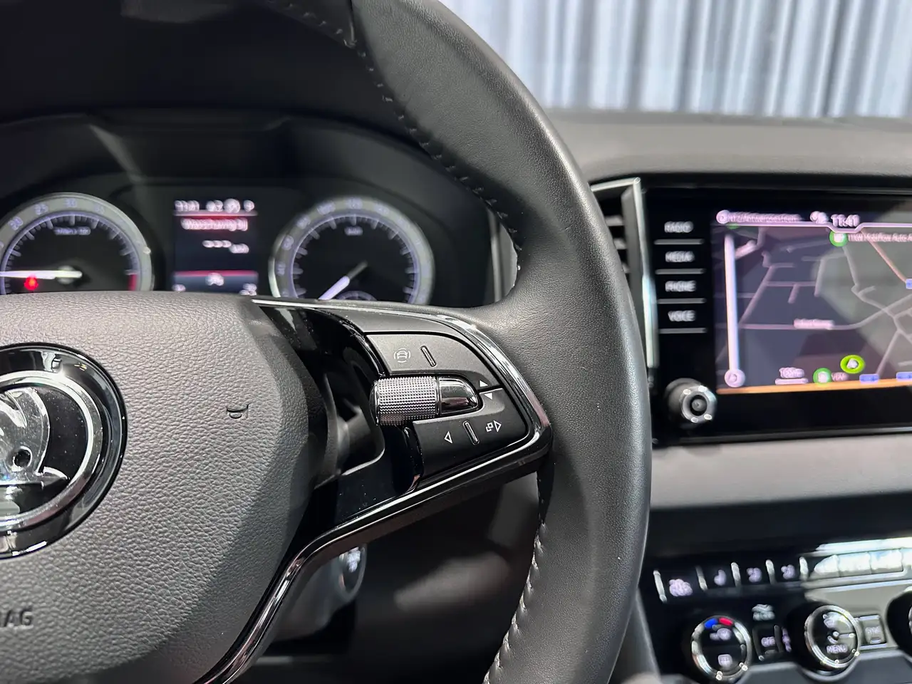 Skoda Karoq 2.0 CR TDi SCR 4x4 DSG *NAVI*CAMERA*LED*TREKHAAK*APPLE CARPLAY*, миниатюра 18
