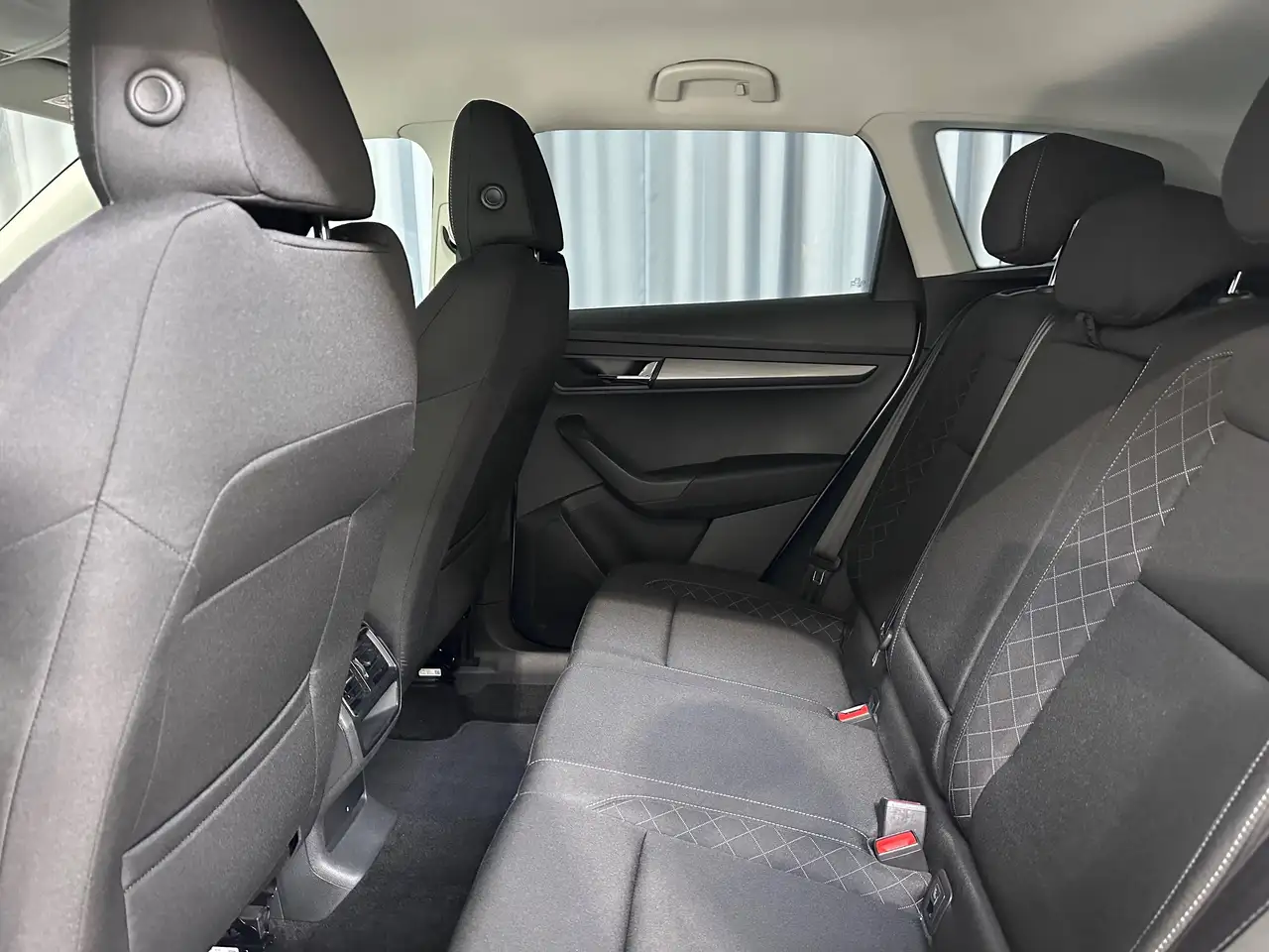 Skoda Karoq 2.0 CR TDi SCR 4x4 DSG *NAVI*CAMERA*LED*TREKHAAK*APPLE CARPLAY*, миниатюра 27